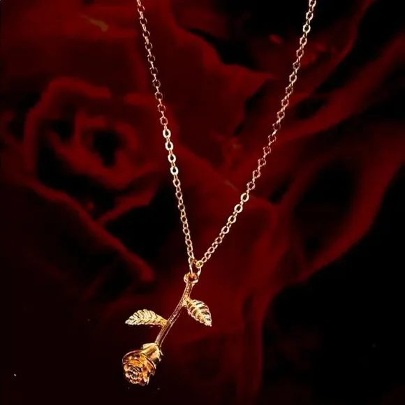 🌹 14k gold tone rose necklace